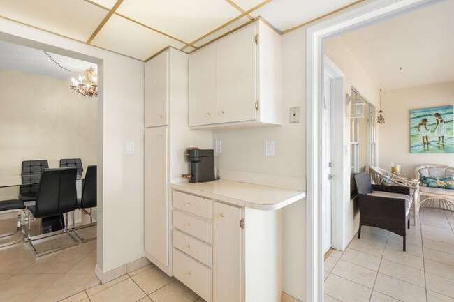 Building Photo - 1971 SE 5th Ct