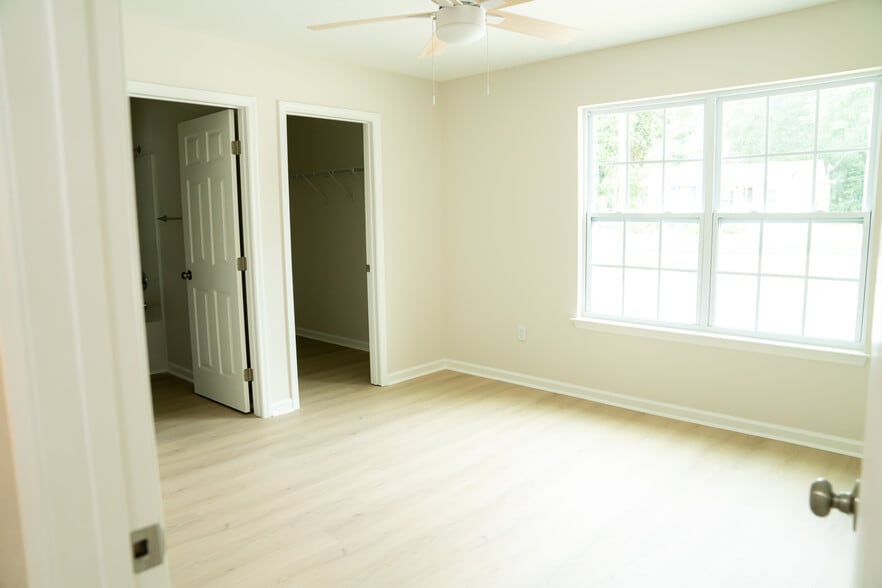 Bedroom - 805 Martin St