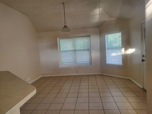 Building Photo - 1888 Helen Ln