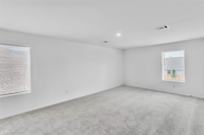 Building Photo - 27627 Village Cir Dr