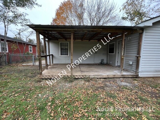 Building Photo - 3200 SE 16th St