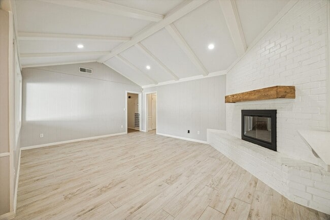 Building Photo - 2127 Blue Willow Dr
