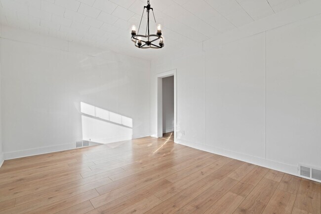 Building Photo - SCORE 1ST MONTH'S RENT FREE IF SIGNED BY DEC 12! Beautiful 3 bedroom home in Beaver Falls availab...