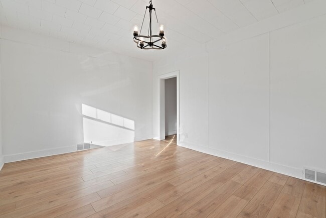 Building Photo - SCORE 50% OFF 1ST MONTH'S RENT IF SIGNED BY DEC 5! Beautiful 3 bedroom home in Beaver Falls avail...