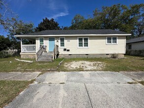 Building Photo - 1 Bedroom | 1 Bathroom $1,400/month | Move-in Ready