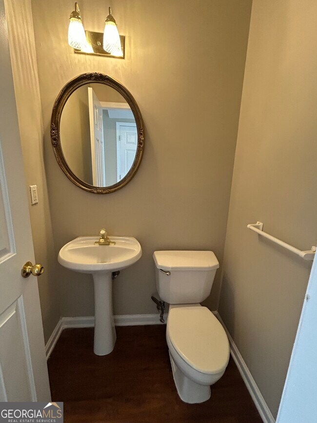 Building Photo - 495 Summer Breeze Ct.