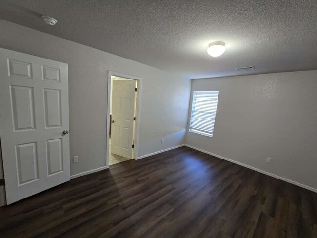 Building Photo - 1144 S Jaybird Ln