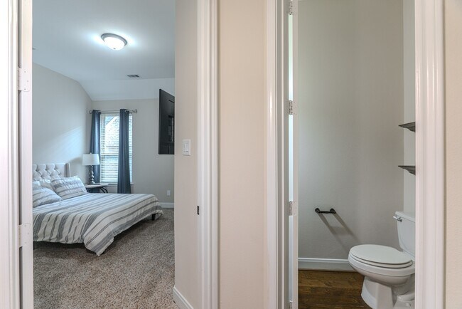Building Photo - 34 Danby Place