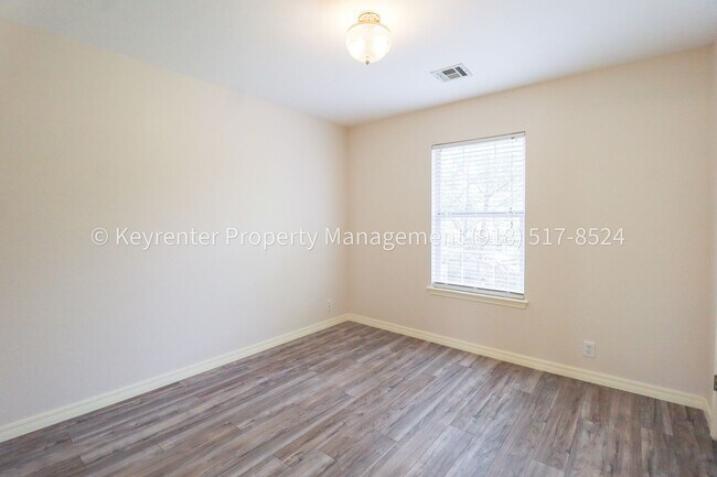 Building Photo - 4 Bed | 2 Bath in Broken Arrow!