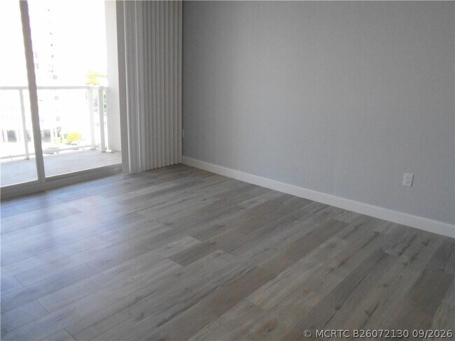 Building Photo - 1301 NE Miami Gardens Dr