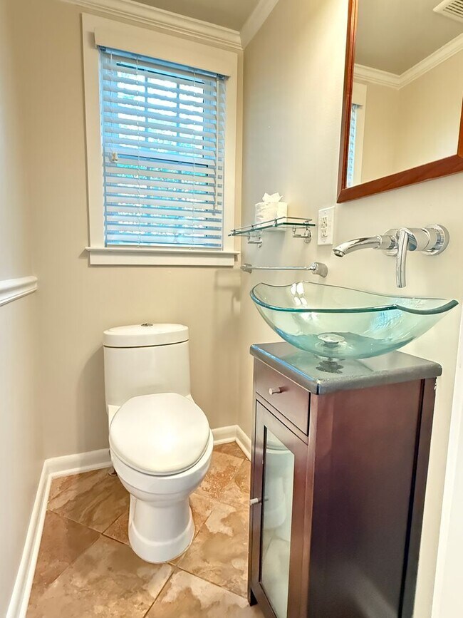 Building Photo - Renovated 4 Bed, 2.5 Bath in Wyngate WITH ...