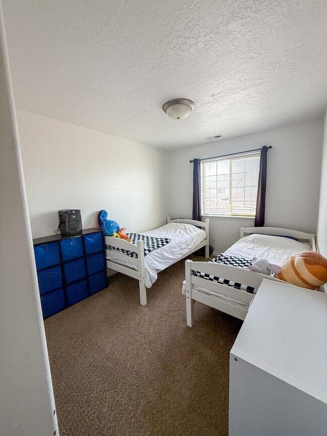 Building Photo - 884 Capital Ave