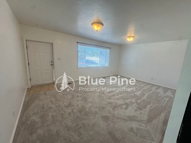Building Photo - 301 E 18th St