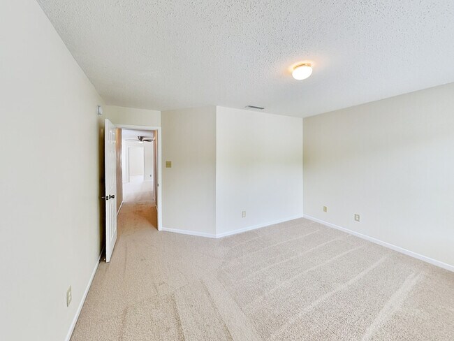 Building Photo - 2326 Collins Way