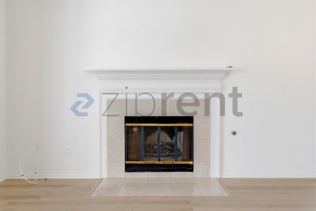 Building Photo - Unit