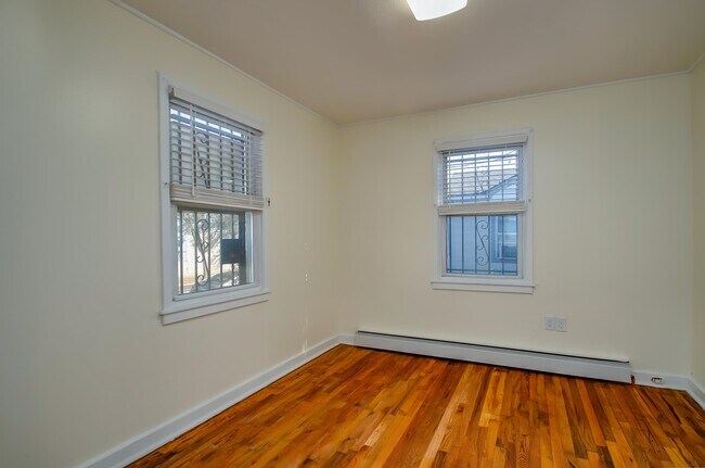 Building Photo - 145 Custer Ave
