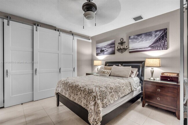 Building Photo - 333 Linwood Dr