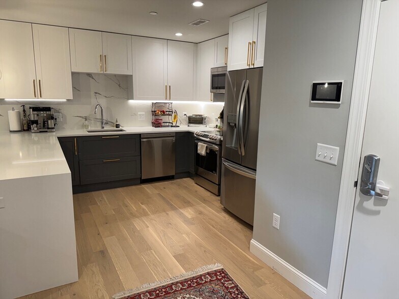 Building Photo - 56 Winship St