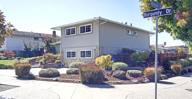 Building Photo - 3384 Burgundy Dr