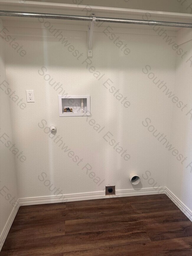 Building Photo - 1304 Sonora Rd