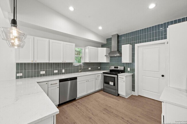Building Photo - 725 Westfall Ave