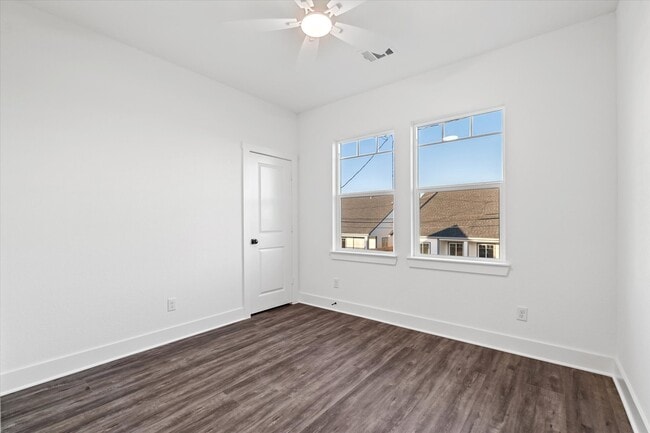 Building Photo - 227 S Broadway St