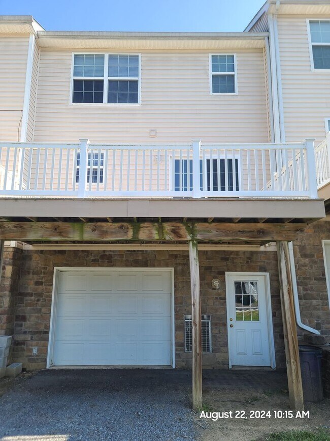 Building Photo - 370 Viewpoint Way
