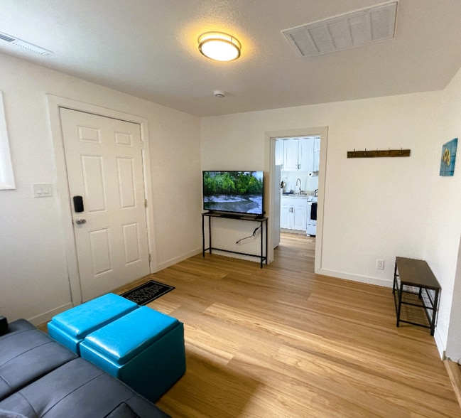 Building Photo - 801 Maxwell Ave