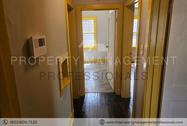 Building Photo - 1209 Grammar St