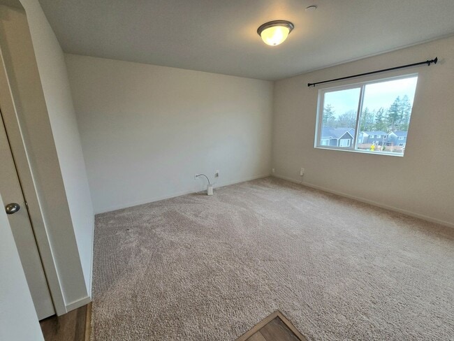 Building Photo - 4 Bedroom Home in Marysville  Pet Friendly!