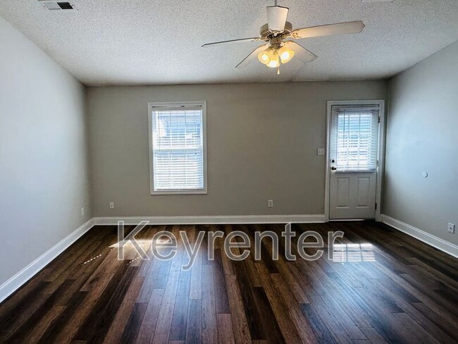 Building Photo - 804 Garcia Way