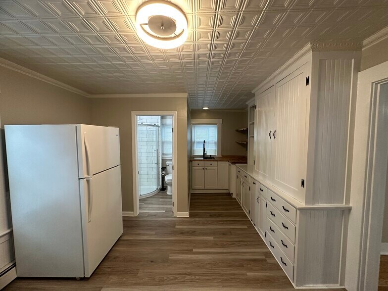 Building Photo - 17 Central St