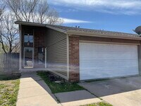 Building Photo - 1730 S Beech Ct