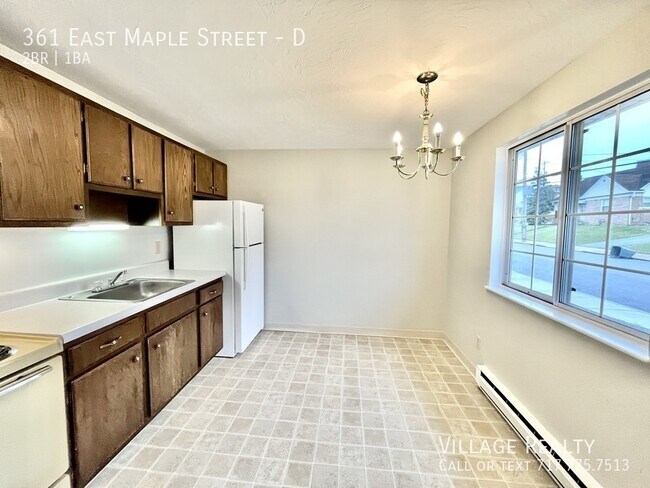 Building Photo - 361 E Maple St