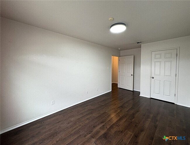 Building Photo - 2404 Griffin Dr