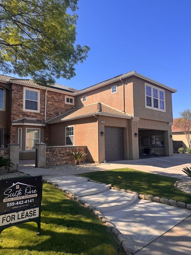 Building Photo - Beautiful single family home