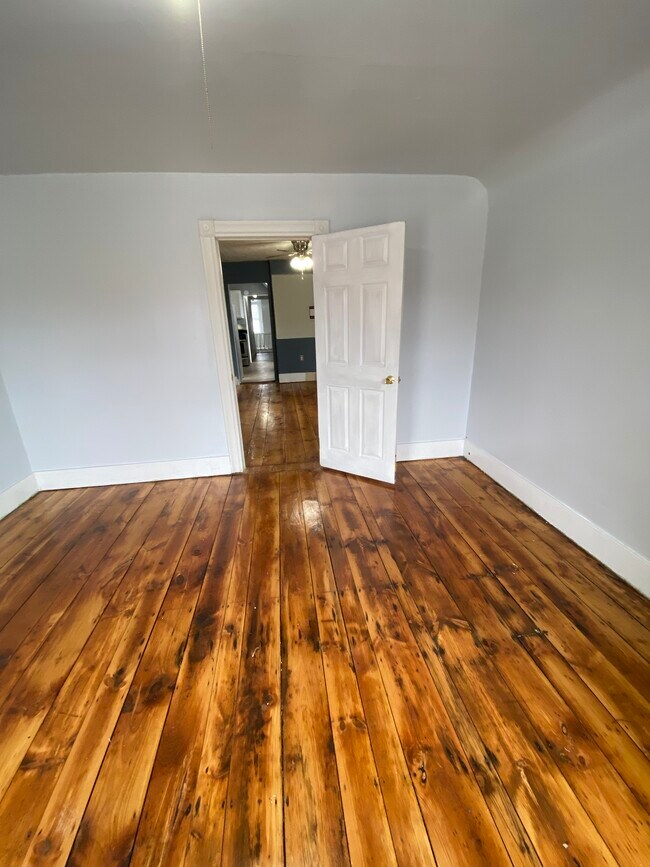 Building Photo - 21 Elm St