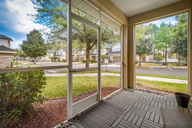 Building Photo - End unit townhome in The Cottages at Oakleaf Plantation