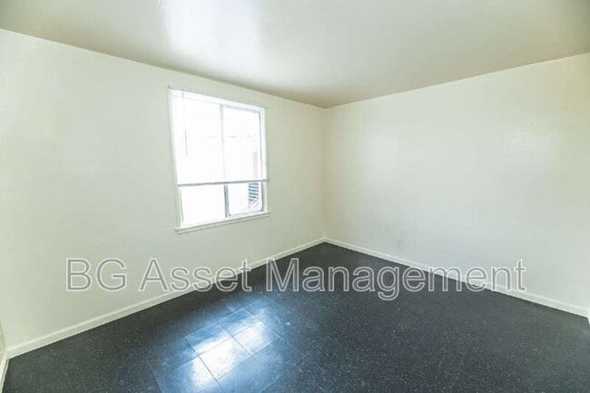 Building Photo - 1415 Visalia Ave