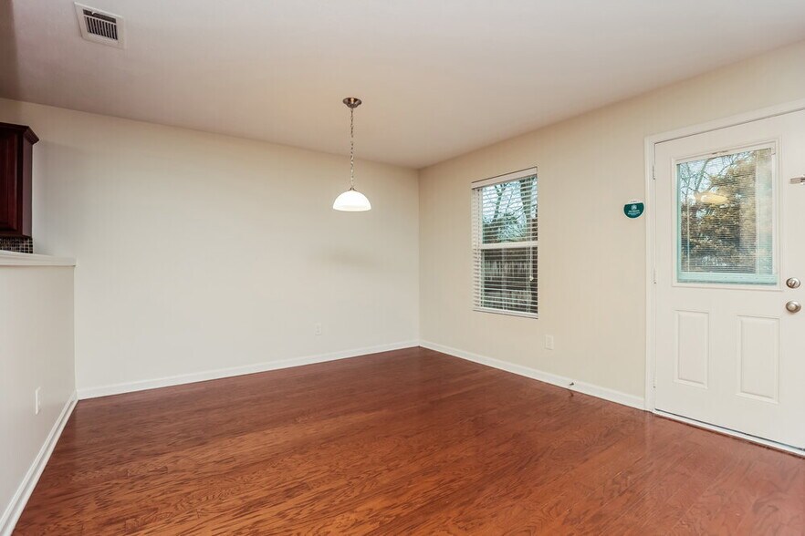 Building Photo - 2716 Miranda Dr