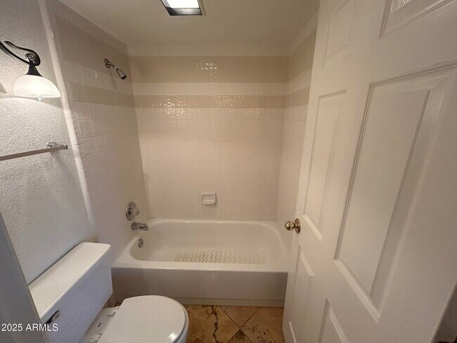 Building Photo - 9424 N 105th St