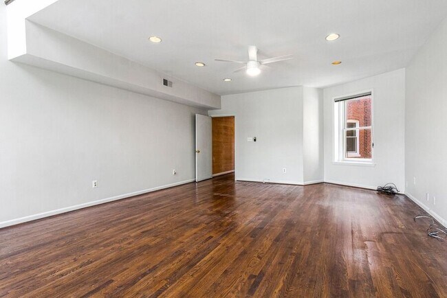 Building Photo - 127 11th St NE