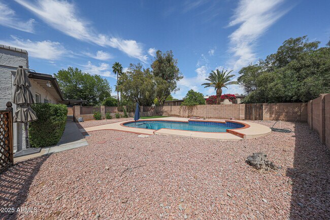 Building Photo - 601 E Forest Hills Dr