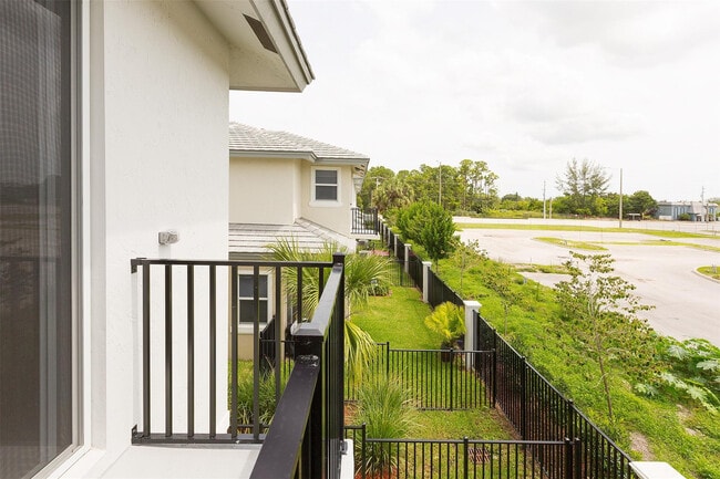 Building Photo - 6947 Pines Cir