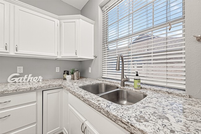 Building Photo - 14015 Wheatbridge Dr