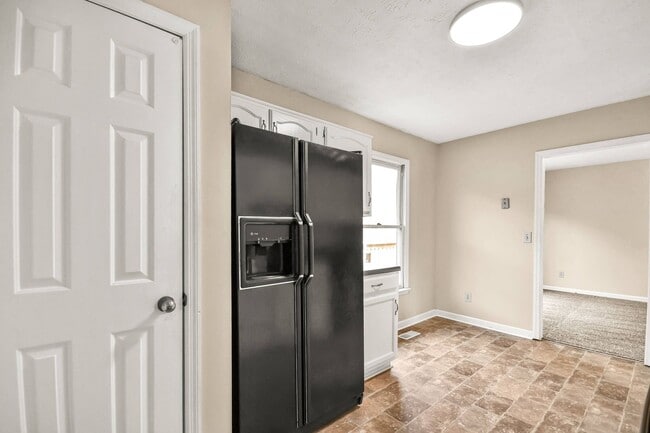 Building Photo - Ranch Home on Creek Lot!