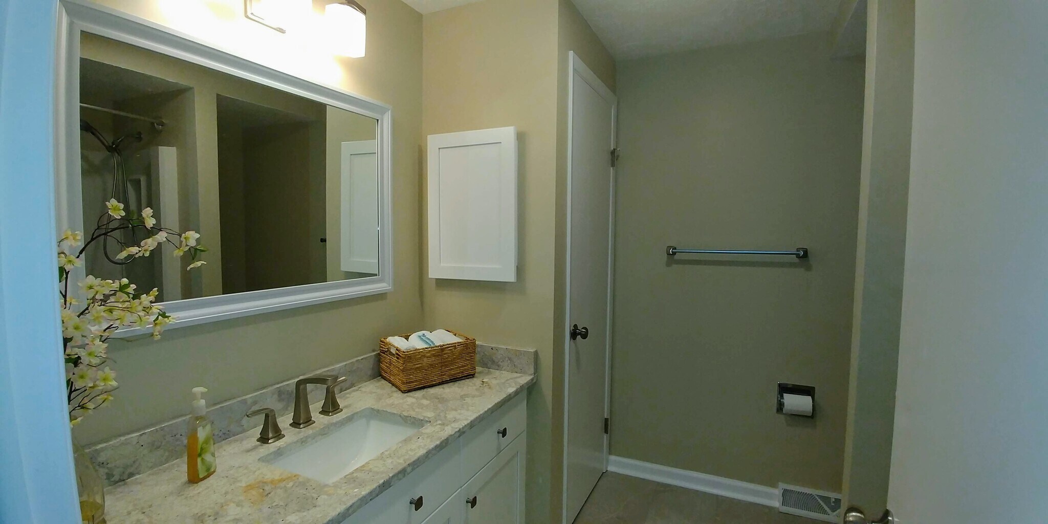 Building Photo - 837 Tollis Pkwy