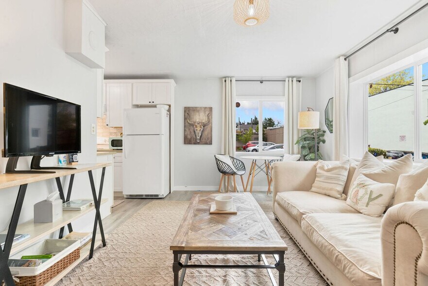 Building Photo - 334 Edmonds St