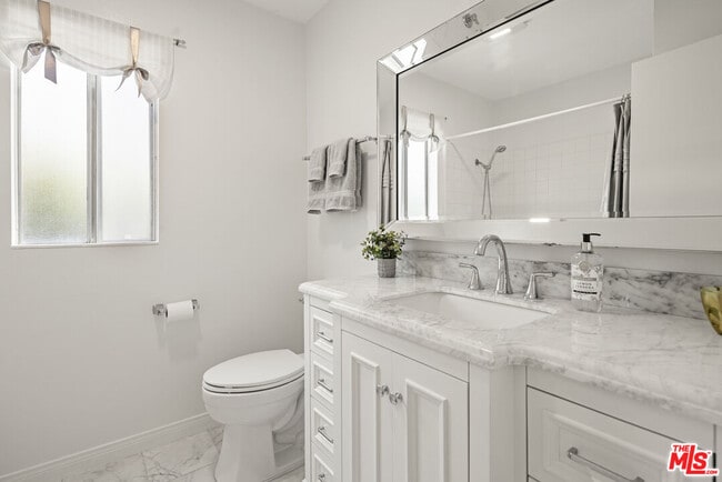 Building Photo - 12581 Sanford St