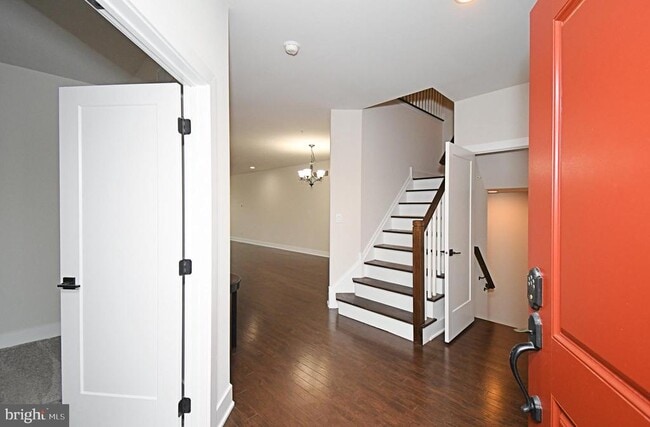 Building Photo - 136 Iron Hill Way